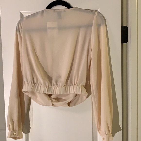 🆕 NWT Forever 21 Cropped Blouse in Cream Size Small - Picture 2 of 7